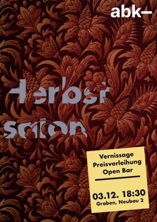 Plakat mit verziertem, braunem Blumenhintergrund und blau ausgeschnittenem Text „Herbstausicion“. Gelber Kasten kündigt die Veranstaltung mit Vernissage, Preisverleihung und Open Bar am 03.12. um 18:30 Uhr im Graben, Neubau 2 an.