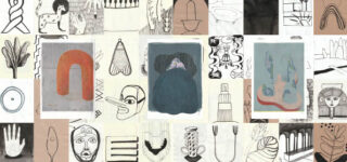 Eine Collage aus abstrakten und figurativen Schwarz-Weiß-Skizzen bildet den Hintergrund für drei farbenfrohe abstrakte Kunstwerke, die in der Mitte angezeigt werden.