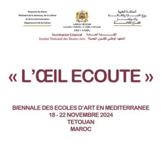 Plakat mit Text zur Ankündigung von „L’ŒIL ECOUTE“ für die Biennale des Ecoles d’Art en Méditerranée, die vom 18. bis 22. November 2024 in Tétouan, Marokko, stattfindet.