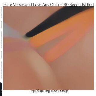 Abstrakte, verschwommene Formen in Pfirsich-, Orange- und Schwarztönen mit dem Text oben und unten: „Hate Verses and Love Any Out of (90 Seconds) End“ und „Dissociate til things start.“.