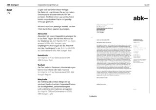 Eine Seite aus dem Corporate-Design-Handbuch der ABK Stuttgart mit Layout-Richtlinien mit deutschem Text, Überschriften, einem Musterbrief und dem „abk–“-Logo auf weißem Hintergrund.