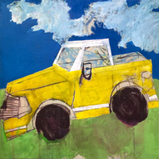 Eine kindliche Zeichnung eines gelben Pickup-Trucks mit großen schwarzen Rädern, der auf Gras unter einem blauen Himmel mit weißen Wolken geparkt ist.