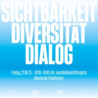 Fettgedruckte weiße deutsche Worte „Sichtbarkeit Diversität Dialog“ auf blauem Farbverlaufshintergrund, mit Veranstaltungsdetails unten zu einer Diskussion und Afterparty am 27. Juni 2025.
