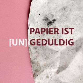 Ein schmutziges, zerknittertes Blatt Papier auf rosa Hintergrund mit dem Aufdruck 