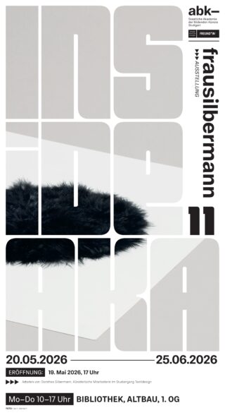 Plakat für eine Kunstausstellung von Frau Silbermann in der abk Stuttgart, die ein schwarzes, strukturiertes Objekt auf weißem Boden zeigt; Termin: 20. Mai bis 25. Juni 2026.