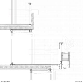 Technische architektonische Schnittzeichnung einer Gebäudefassade, die die baulichen Schichten, den Fenstereinbau, einen Pflanzkasten sowie Wanddetails zeigt. Maßstab 1:5.