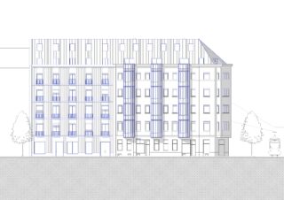 Architekturaufriss eines mittelhohen Gebäudes mit sechs Stockwerken, Balkonen, vertikalen Anbauten und einer Straßenbahn, die auf der rechten Seite zu sehen ist. An beiden Enden sind jeweils zwei Bäume abgebildet.