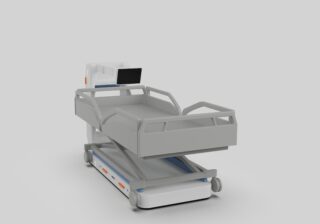 Ein modernes, verstellbares Krankenhausbett mit Seitengittern, einer digitalen Anzeige und Rollen, vor einem schlichten hellgrauen Hintergrund.